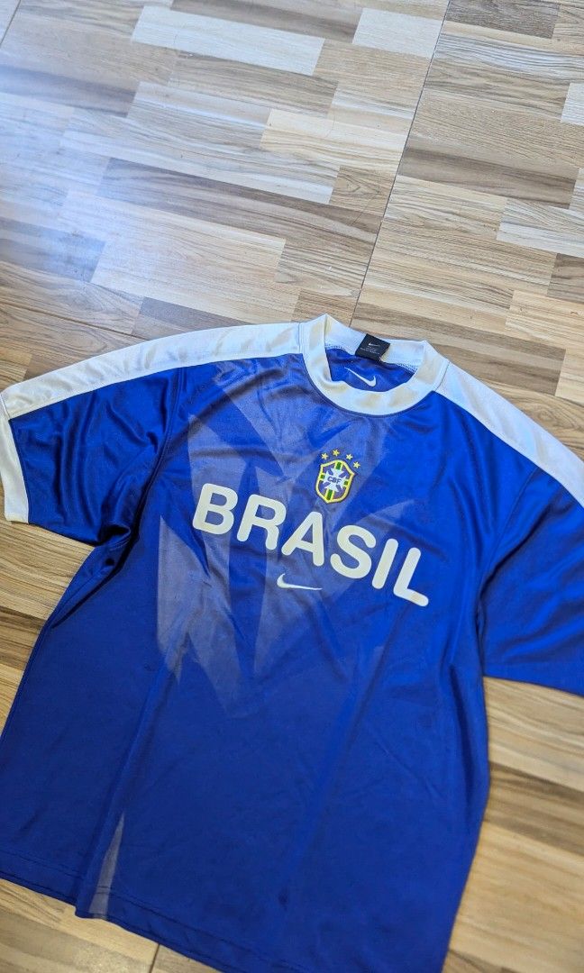 VINTAGE BRAZIL NIKE TSHIRT (Category: Tshirts & Polo Shirts ) located in Pasay City. Submitted by aatapparelshop (Listing ID 1468378486, Image 2). Description: SIZE MID 650 SHIPPED.