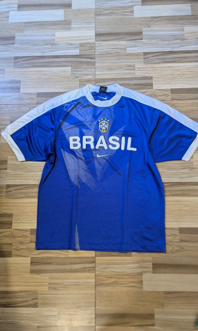 VINTAGE BRAZIL NIKE TSHIRT (Category: Tshirts & Polo Shirts ) located in Pasay City. Submitted by aatapparelshop (Listing ID 1468378486, Image 1). Description: SIZE MID 650 SHIPPED.