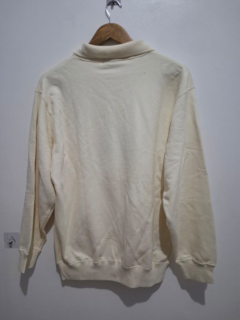 Vintage burberry size med (Category: Coats, Jackets and Outerwear) located in Tarlac. Submitted by christopher.24 (Listing ID 1468321634, Image 3). Description: excellent condition legit.