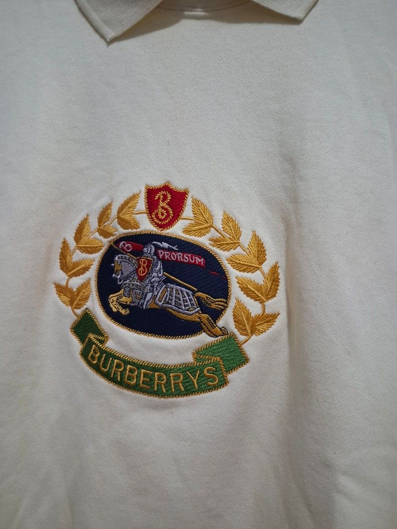 Vintage burberry size med (Category: Coats, Jackets and Outerwear) located in Tarlac. Submitted by christopher.24 (Listing ID 1468321634, Image 2). Description: excellent condition legit.