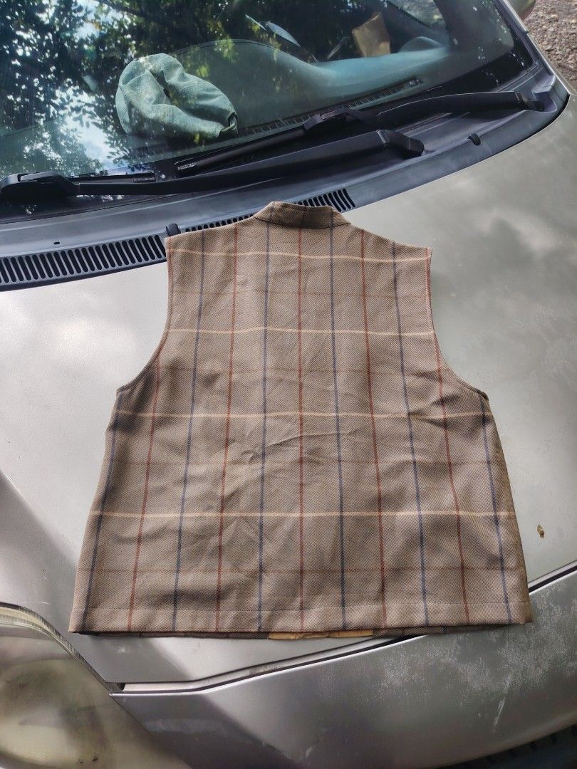 Vintage Burberry Vest (Category: Coats, Jackets and Outerwear) located in San Jose. Submitted by mickogapas67563 (Listing ID 1468317262, Image 2). Description: Vintage Burberry Vest.