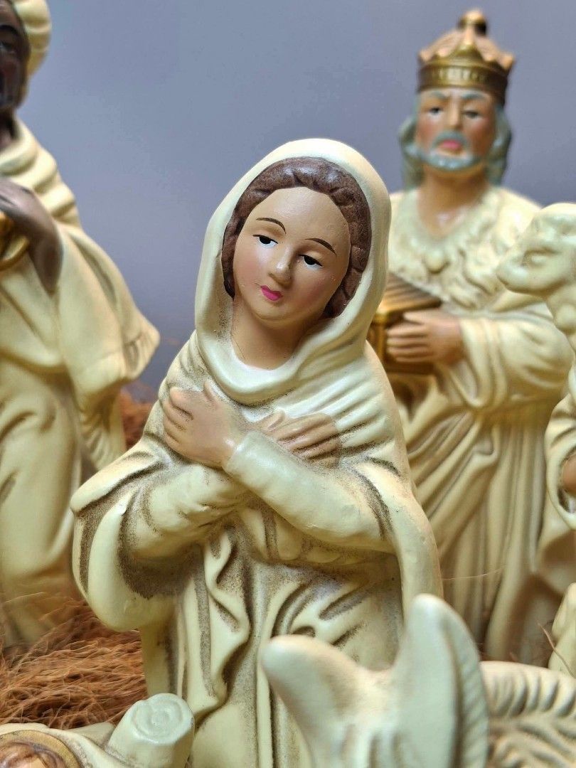Vintage Ceramic Nativity Scene Figures Figurine Set (Category: Vintage Collectibles) located in Paranaque City. Submitted by lexajapansurplus (Listing ID 1468351515, Image 2). Description: ▪️𝐕𝐢𝐧𝐭𝐚𝐠𝐞 𝐂𝐞𝐫𝐚𝐦𝐢𝐜 𝐍𝐚𝐭𝐢𝐯𝐢𝐭𝐲 𝐒𝐞𝐭 (Bethlehem) ✨️️ Classic Ivory & Gold tones for a timeless look 📌 ​Saint Joseph: His original wooden/metal cane is missing from his right hand. 📌 ​Shepherd Boy: Has a visible hairline crack/vintage repair