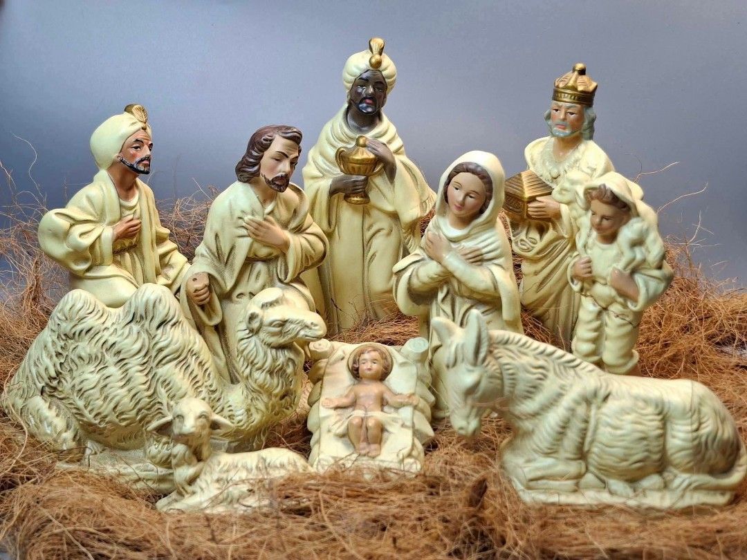 Vintage Ceramic Nativity Scene Figures Figurine Set (Category: Vintage Collectibles) located in Paranaque City. Submitted by lexajapansurplus (Listing ID 1468351515, Image 1). Description: ▪️𝐕𝐢𝐧𝐭𝐚𝐠𝐞 𝐂𝐞𝐫𝐚𝐦𝐢𝐜 𝐍𝐚𝐭𝐢𝐯𝐢𝐭𝐲 𝐒𝐞𝐭 (Bethlehem) ✨️️ Classic Ivory & Gold tones for a timeless look 📌 ​Saint Joseph: His original wooden/metal cane is missing from his right hand. 📌 ​Shepherd Boy: Has a visible hairline crack/vintage repair