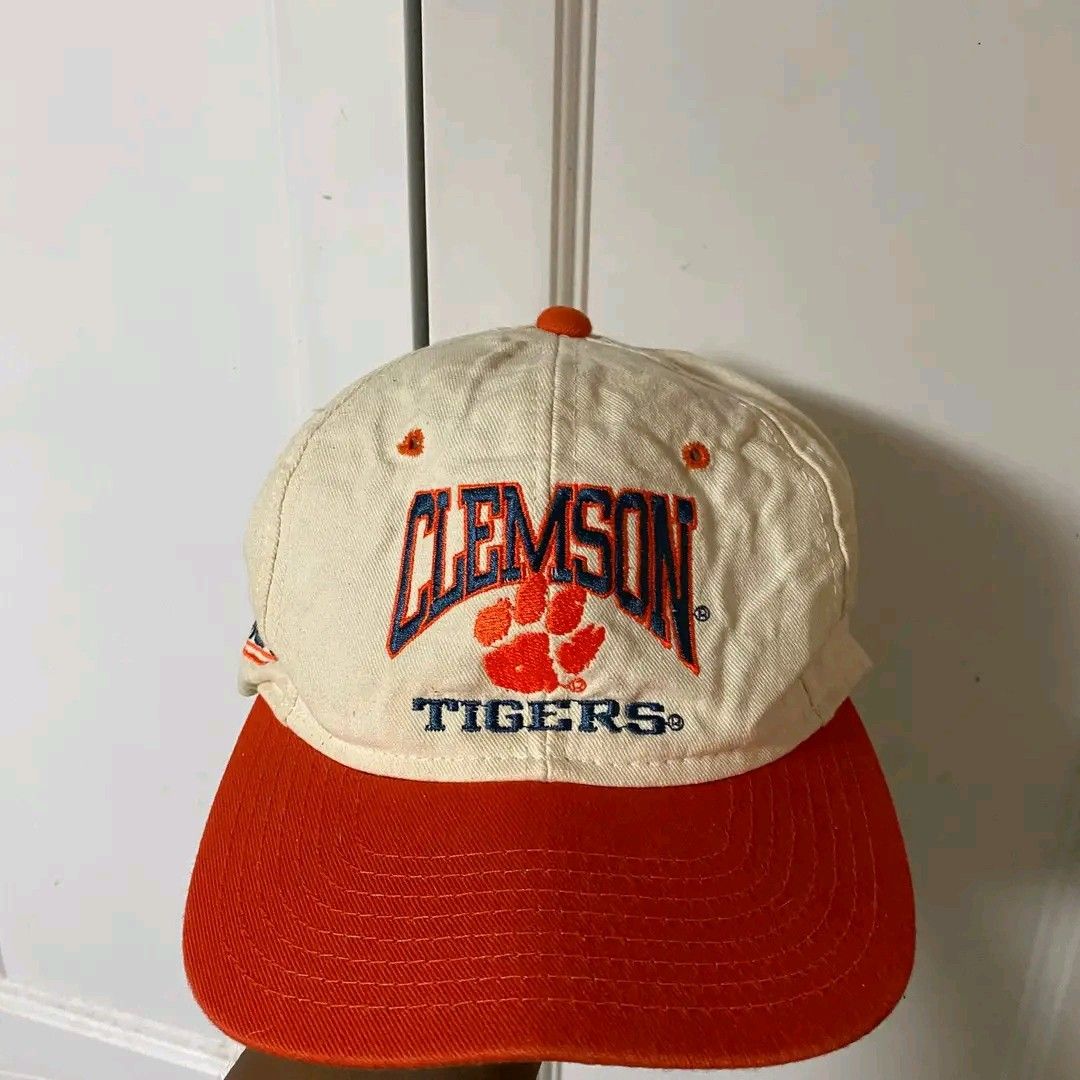 Vintage Clemson Tigers Cap (Category: Caps & Hats) located in Manila. Submitted by bidgeyow20688 (Listing ID 1468346386, Image 1). Description: good condition no issue parañaque loc jnt or lalamove.