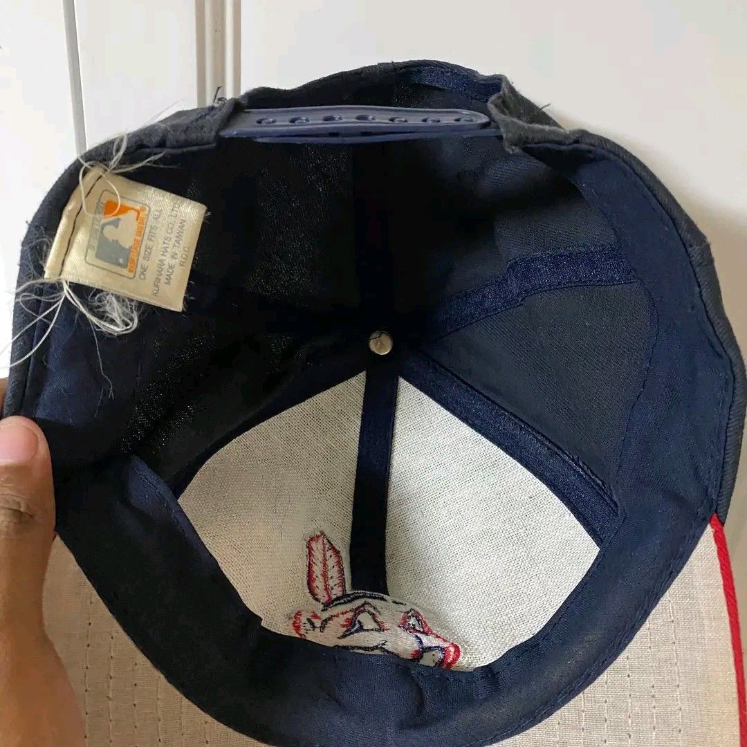 Vintage Cleveland Indians OG Logo (Category: Caps & Hats) located in Manila. Submitted by bidgeyow20688 (Listing ID 1468346130, Image 3). Description: good condition issue minimal discoloration sa ilalim ng brim parañaque loc jnt or lalamove.