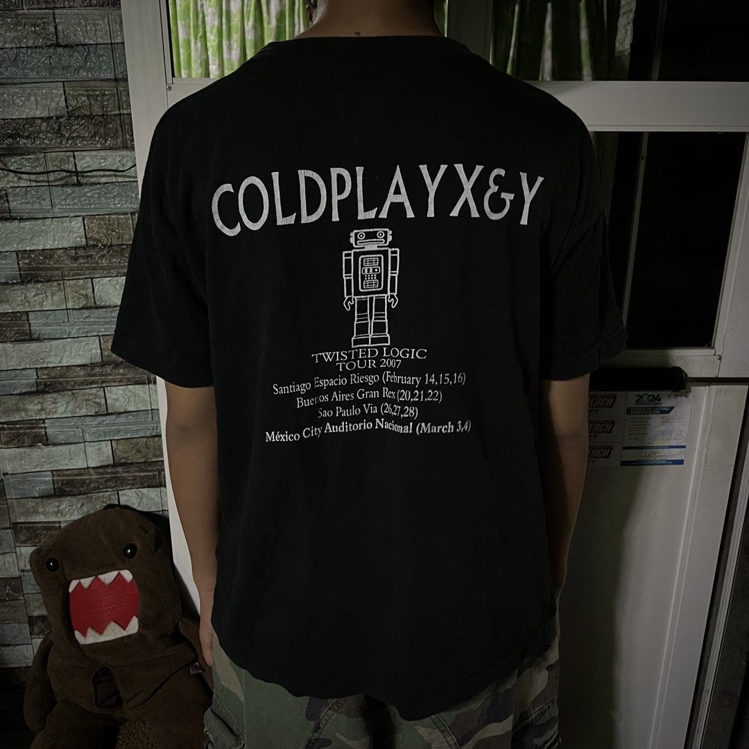 VINTAGE COLDPLAY 2007 TEE (Category: Tshirts & Polo Shirts ) located in Orani. Submitted by pulverize_tht_ho3 (Listing ID 1468308373, Image 2). Description: dimes: 20x23 condition: 9.5/10 flaw/s: minimal cracks check slides for the details .