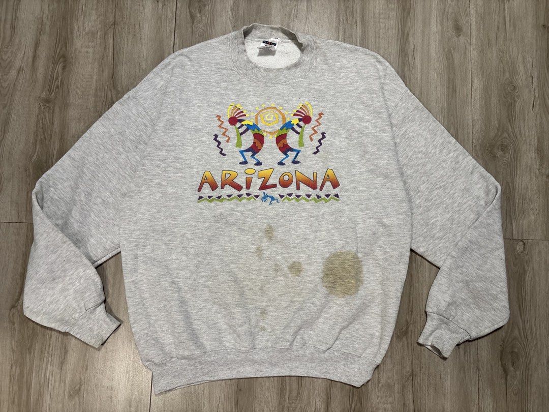 Vintage Crewneck (Category: Coats, Jackets and Outerwear) located in Cavite. Submitted by cesxyyylll (Listing ID 1468398833, Image 1). Description: .