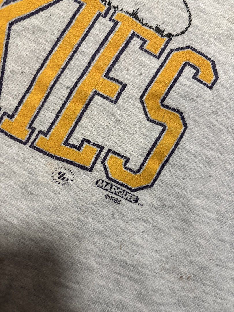 Vintage Crewneck Huskies (Category: Coats, Jackets and Outerwear) located in Cavite. Submitted by cesxyyylll (Listing ID 1468396999, Image 2). Description: .