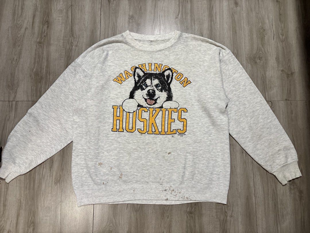 Vintage Crewneck Huskies (Category: Coats, Jackets and Outerwear) located in Cavite. Submitted by cesxyyylll (Listing ID 1468396999, Image 1). Description: .