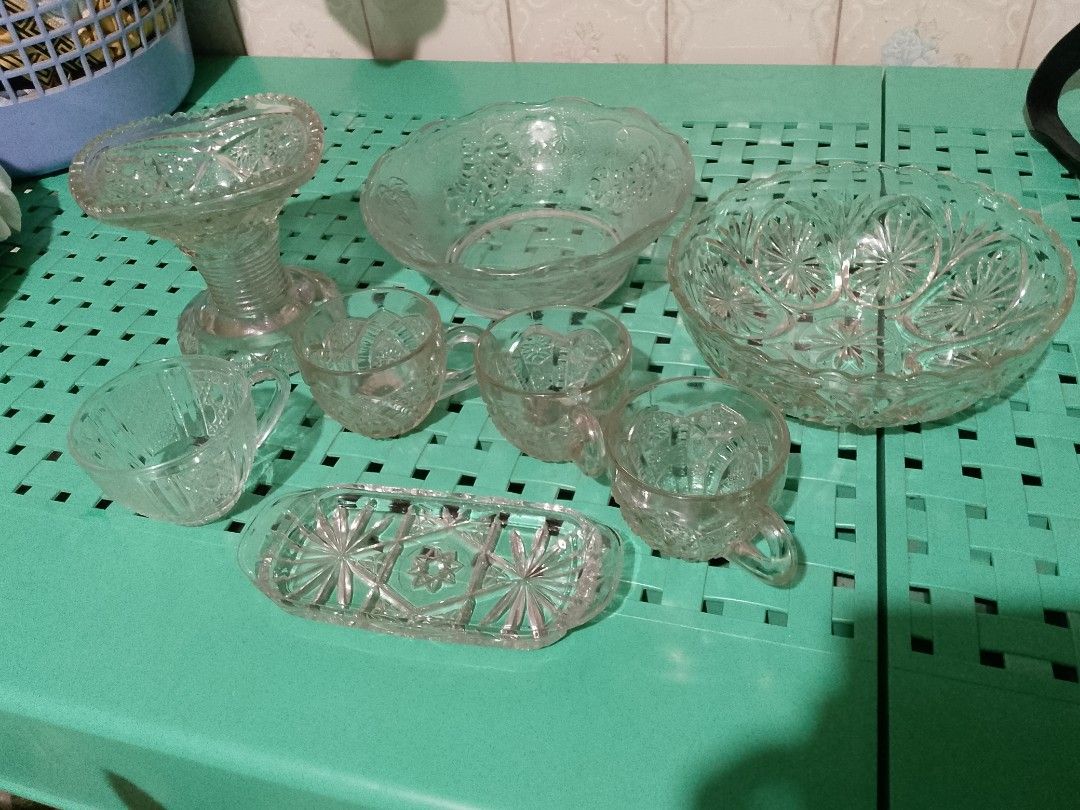 Vintage dinnerware set (Category: Dinnerware & Cutlery) located in Malabon City. Submitted by bugoy18 (Listing ID 1468495809, Image 1). Description: take all 950.