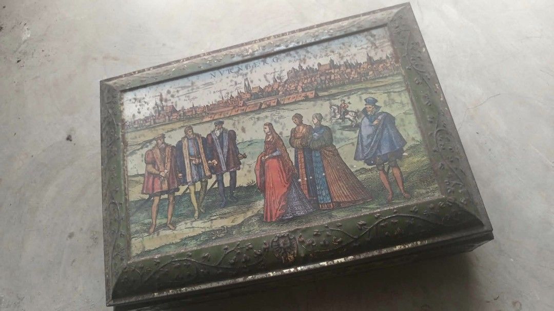 Vintage E. Otto Schmidt tin can (Category: Vintage Collectibles) located in Mandaluyong City. Submitted by LEATHERFACE (Listing ID 1468320680, Image 1). Description: - Authentic vintage E. Otto Schmidt Nürnberg gingerbread tin - Lid features a detailed historical print of the Nuremberg city view and period figures - Beautiful ornate embossed green border with floral and crest motifs - Ideal as a collector's item or decorative storage box - Well-s