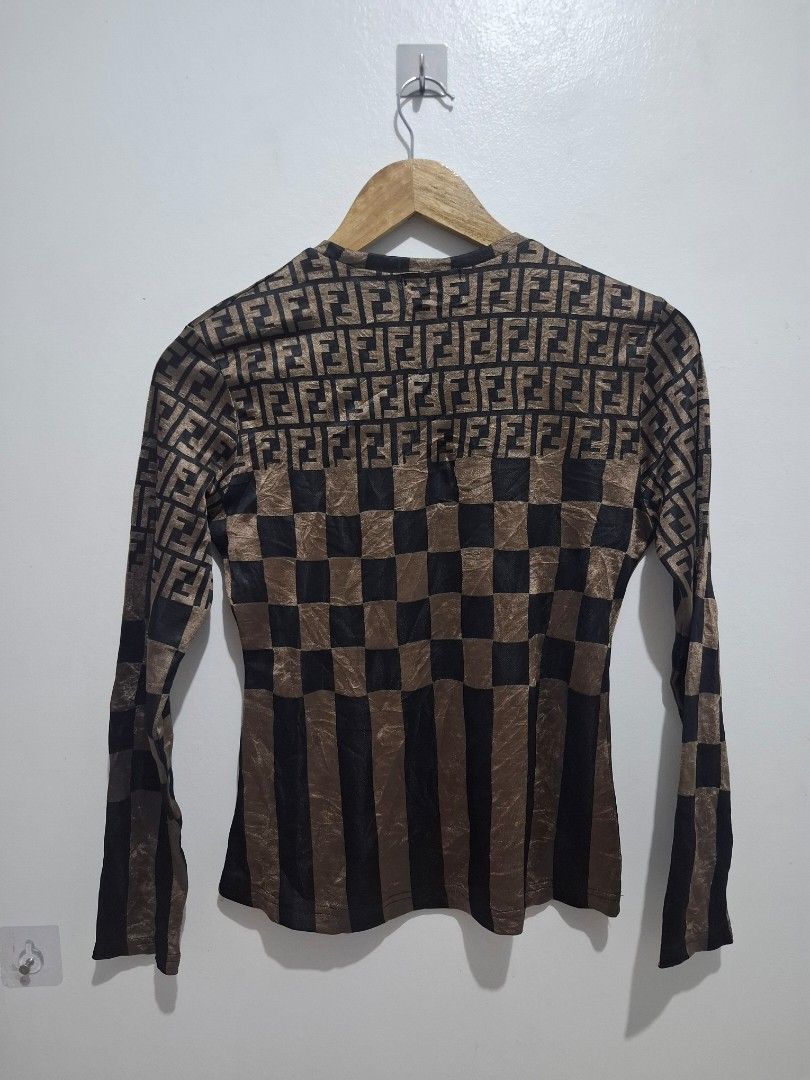 Vintage fendi (Category: Longsleeves) located in Tarlac. Submitted by christopher.24 (Listing ID 1468324933, Image 2). Description: excellent condition.