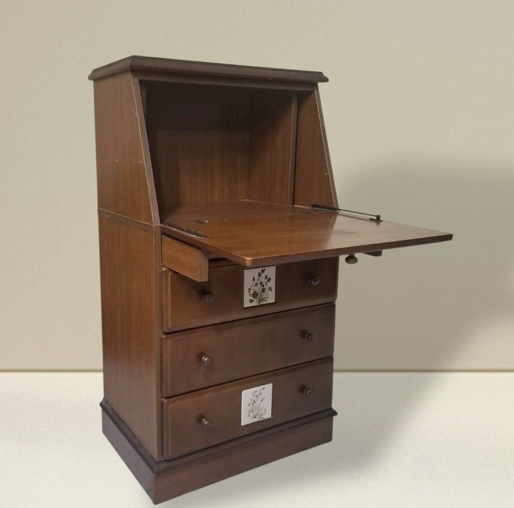 Vintage Fold Down Secretary Writing Desk Study Table with Drawers (Category: Tables & Sets) located in Quezon City. Submitted by dannikkishoppe2 (Listing ID 1468304723, Image 1). Description: Vintage Fold Down Secretary Writing Desk Study Table with Drawers ‼️₱6800‼️ Please manage your expectations as there might be minimal flaws. Color may vary due to lighting, it may appear darker or lighter in person. Check photos first before buying. Please r
