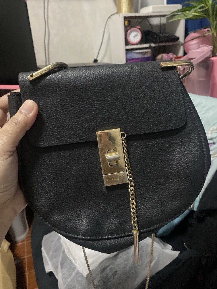 Vintage Genuine Leather Sling Bag (Category: Shoulder Bags) located in Davao. Submitted by sheymei (Listing ID 1468341079, Image 1). Description: Needs a repaint on the hardware The bag is made of genuine leather Og Chloe bag Coded heat stamped 💯 Vintage Y2K.