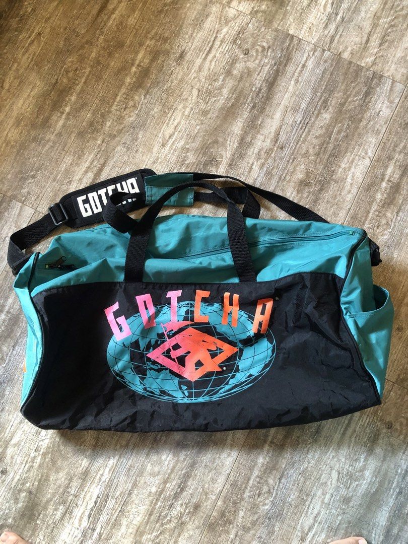 Vintage Gotcha Duffel Bag Teal & Black (Category: Other Sports Equipment and Supplies) located in Urdaneta. Submitted by byells (Listing ID 1468313065, Image 1). Description: Vintage Gotcha design Very spacious Includes shoulder strap Zipper working properly Design still intact have minor scratches only Overall no major issues .