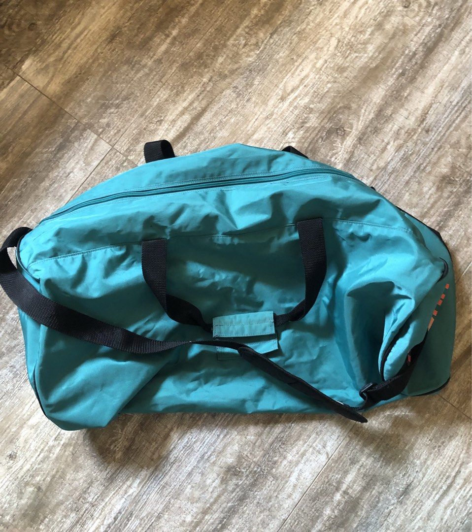 Vintage Gotcha Duffel Bag Teal & Black (Category: Other Sports Equipment and Supplies) located in Urdaneta. Submitted by byells (Listing ID 1468313065, Image 2). Description: Vintage Gotcha design Very spacious Includes shoulder strap Zipper working properly Design still intact have minor scratches only Overall no major issues .