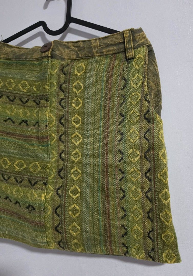 Vintage Green Woven Aztec Pattern Mini Skirt (Category: Skirts) located in Paranaque City. Submitted by franinnashop (Listing ID 1468376483, Image 2). Description: Declutter - Style: Green mini skirt with woven Aztec patterns and diamond motifs - Waistband: Acid wash detail with a single wooden front button and elasticized back panel for an easy fit - Pockets: Two back patch pockets with flap closures - Measurements: 32 inches at the waist, 15.5 