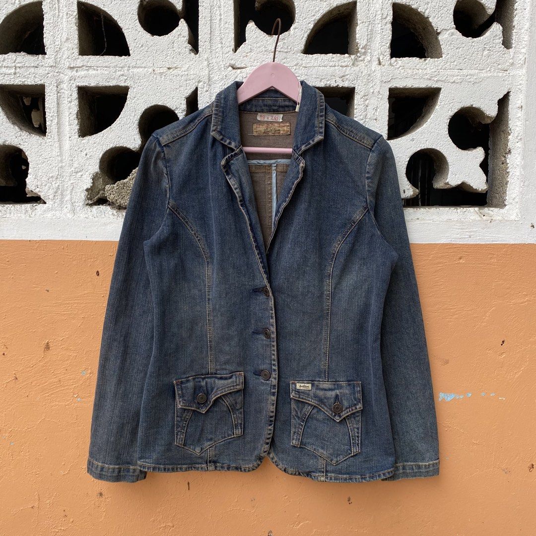 Vintage Levis Denim Blazer Jacker - WOMENS - Medium (Category: Coats, Jackets and Outerwear) located in Cebu City. Submitted by kklez (Listing ID 1468348857, Image 1). Description: Good - Excellent Condition 19 x 26 Womens .