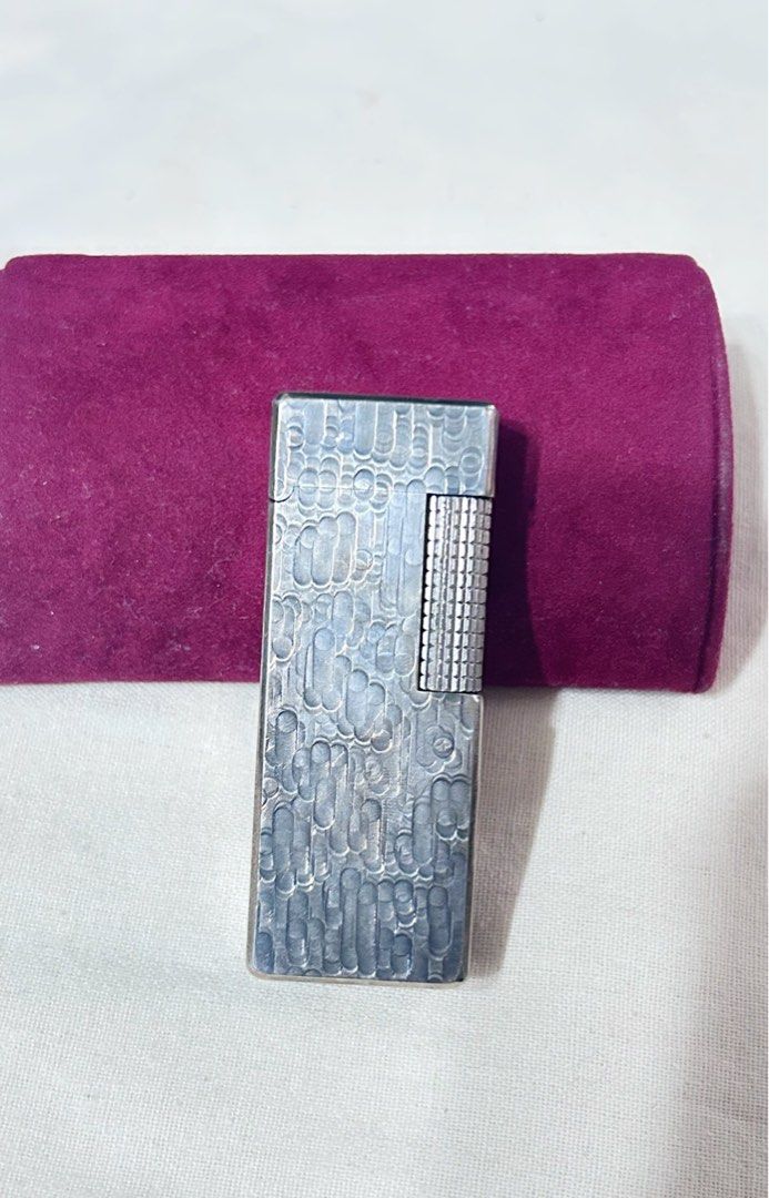 Vintage Maruman Silver Plated Lighter (Category: Everything Else Others) located in Makati City. Submitted by cestparfaitvintagejewelries (Listing ID 1468366485, Image 2). Description: Vintage Collectible Maruman Silver Plated Lighter, Working .