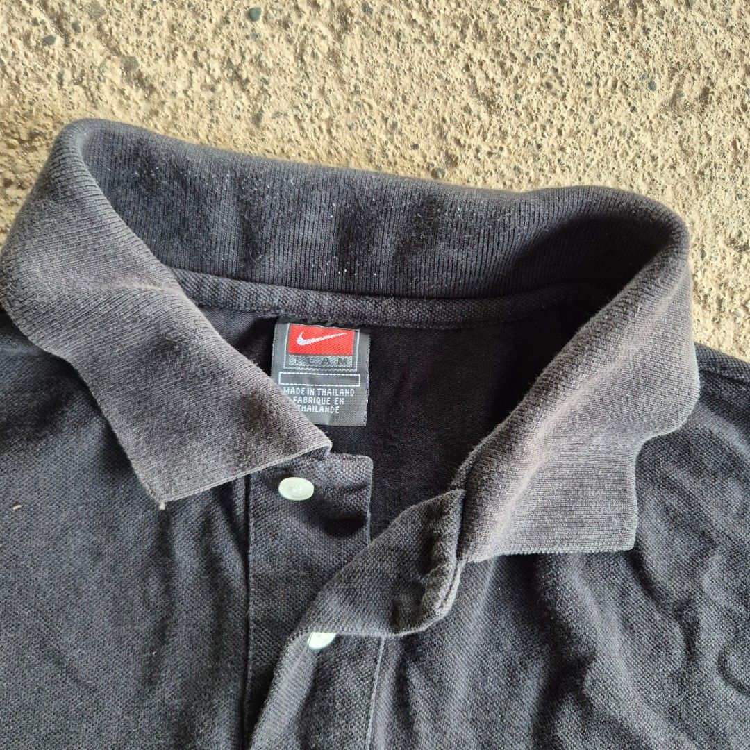 Vintage Nike Black Polo (Category: Tshirts & Polo Shirts ) located in General Santos City (Dadiangas). Submitted by madeby.ryb (Listing ID 1468452367, Image 3). Description: •Authentic Nike — Red "Team" Tag •size: 22W ×25L •Mini swoosh × Timeless all-black •Solid condition.