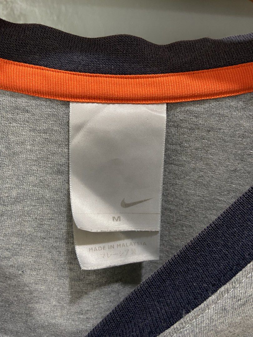 Vintage Nike Tee (Category: Tshirts & Polo Shirts ) located in Panabo. Submitted by thrifty.red (Listing ID 1468350989, Image 3). Description: width:20 length:27 Small crack sign of usage .