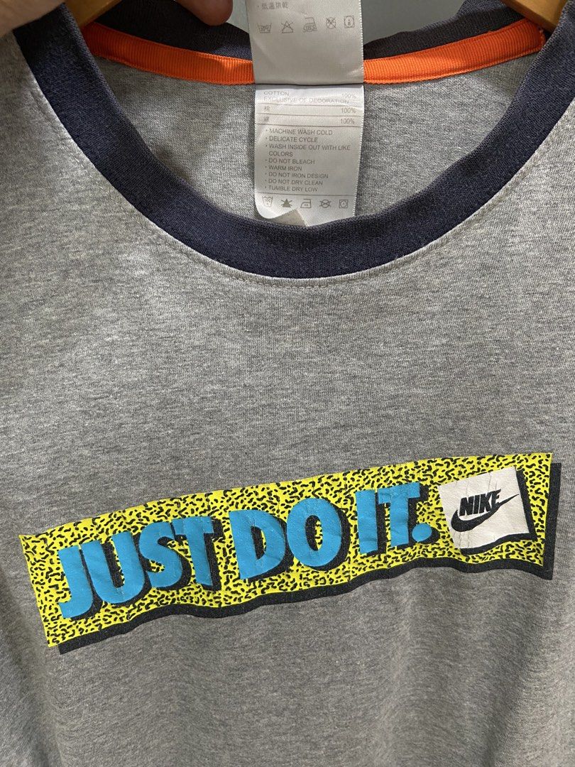 Vintage Nike Tee (Category: Tshirts & Polo Shirts ) located in Panabo. Submitted by thrifty.red (Listing ID 1468350989, Image 2). Description: width:20 length:27 Small crack sign of usage .