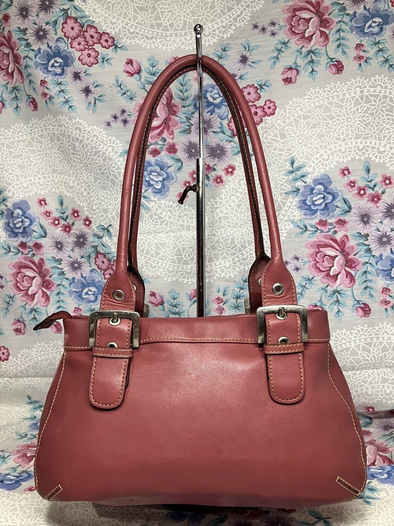 VINTAGE NINE WEST SHOULDER BAG (Category: Shoulder Bags) located in General Mariano Alvarez. Submitted by adonid (Listing ID 1468304847, Image 2). Description: VINTAGE NINE WEST SHOULDER BAG GOOD CONDITION NORMAL SIGN OF USAGE ONLY .