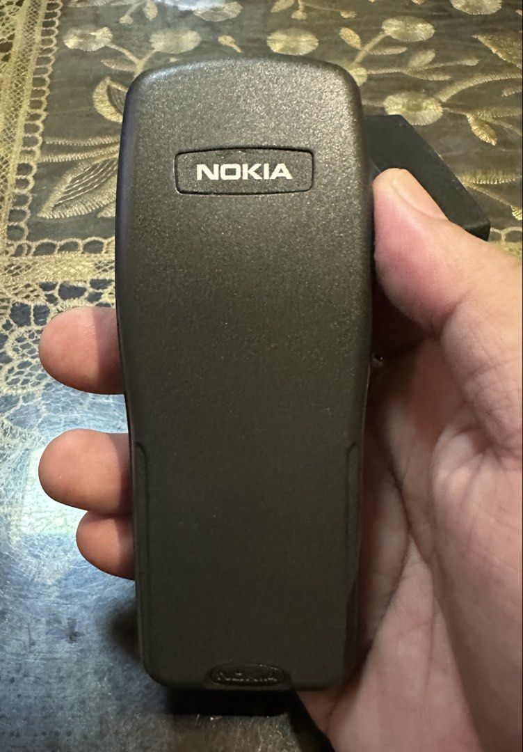 VINTAGE NOKIA 3210 (Category: Early Generation Mobile Phones) located in Manila. Submitted by alexanderf49563 (Listing ID 1468284215, Image 3). Description: VINTAGE NOKIA 3210 NO ISSUE OPENLINE ANY SIM PWEDE! WITH CHARGER NA!.