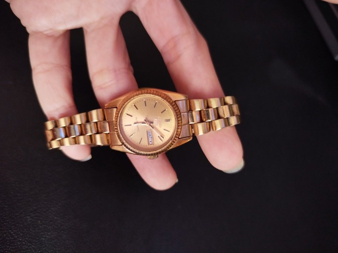Vintage seiko 5 (Category: Women's Watches) located in Naga. Submitted by jea1991 (Listing ID 1468369110, Image 1). Description: FOR SALE: Vintage Seiko 5 "Datejust Style" Ladies Automatic Watch (Champagne Gold) ✨ Fresh from the closet! Vintage collector’s piece in fully working condition. ✨ Kung naghahanap ka ng eleganteng vintage na relo na may dating na parang Rolex Datejust pero sa abot-kayang halaga, para sa iyo ito. Ang relong ito ay pinapa