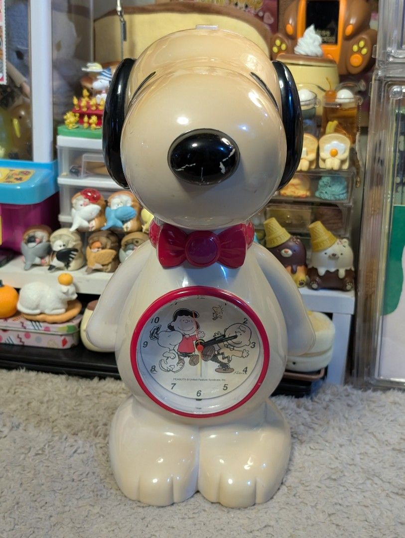 Vintage Snoopy Coinbank Clock (Category: Clocks) located in San Pedro. Submitted by eurisilvers (Listing ID 1468332708, Image 1). Description: Has scratches, fades, yellowing, and corrosion but working po ang clock. Can store coins and bills inside too. Not working na po ang alarm. — shipping is via J&T Express — mop: gcash, maya, bank transfer — location: san pedro city, laguna.