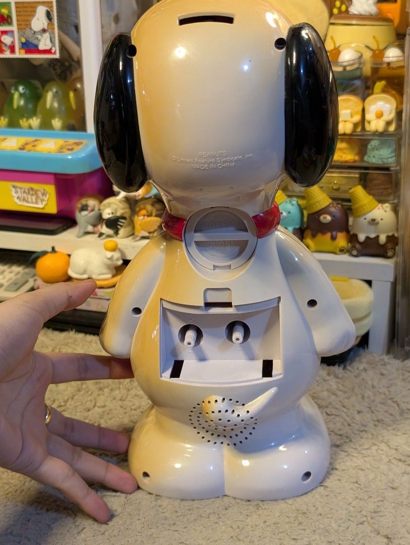 Vintage Snoopy Coinbank Clock (Category: Clocks) located in San Pedro. Submitted by eurisilvers (Listing ID 1468332708, Image 3). Description: Has scratches, fades, yellowing, and corrosion but working po ang clock. Can store coins and bills inside too. Not working na po ang alarm. — shipping is via J&T Express — mop: gcash, maya, bank transfer — location: san pedro city, laguna.