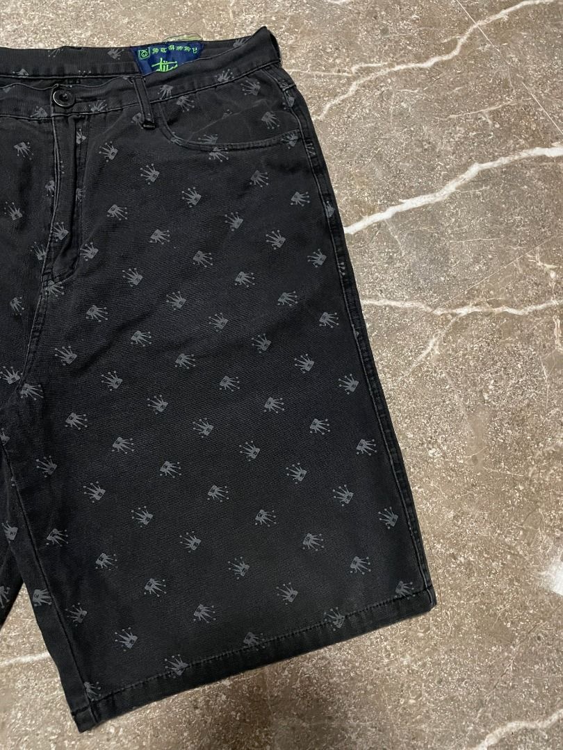 Vintage Stussy Monogram Crown Jorts (Category: Shorts) located in Lucena. Submitted by 0174.archive (Listing ID 1468424544, Image 3). Description: very good used condition 9.10 condition rating no flaws Actual Measurements (inches) Waist: 17/ 34 Inseam: 11 Length: 23 Front Rise:14 Thigh: 14.5 Leg opening: 12.5 Message before buying. Items are pre-loved / second hand used. Manage your expectations. Buy with confidence. No return no exchange. Addit
