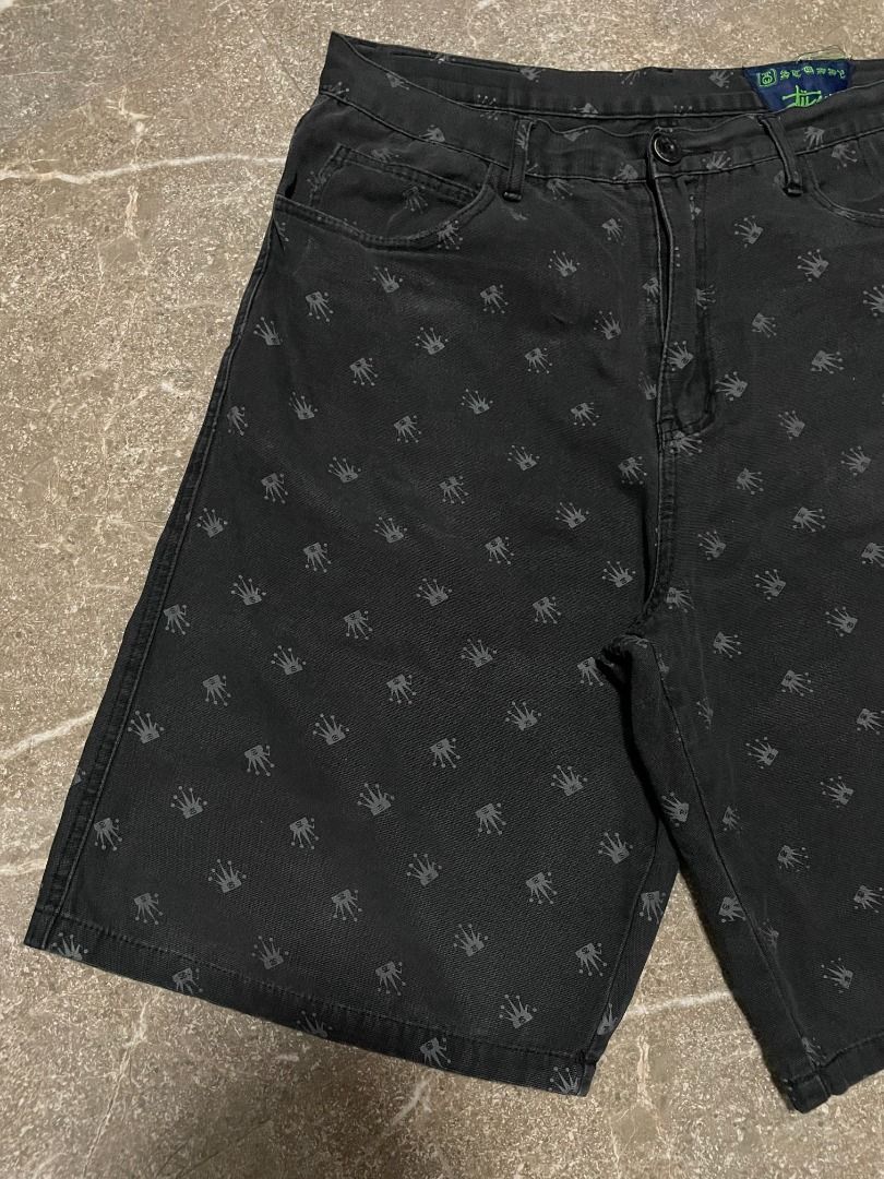 Vintage Stussy Monogram Crown Jorts (Category: Shorts) located in Lucena. Submitted by 0174.archive (Listing ID 1468424544, Image 2). Description: very good used condition 9.10 condition rating no flaws Actual Measurements (inches) Waist: 17/ 34 Inseam: 11 Length: 23 Front Rise:14 Thigh: 14.5 Leg opening: 12.5 Message before buying. Items are pre-loved / second hand used. Manage your expectations. Buy with confidence. No return no exchange. Addit