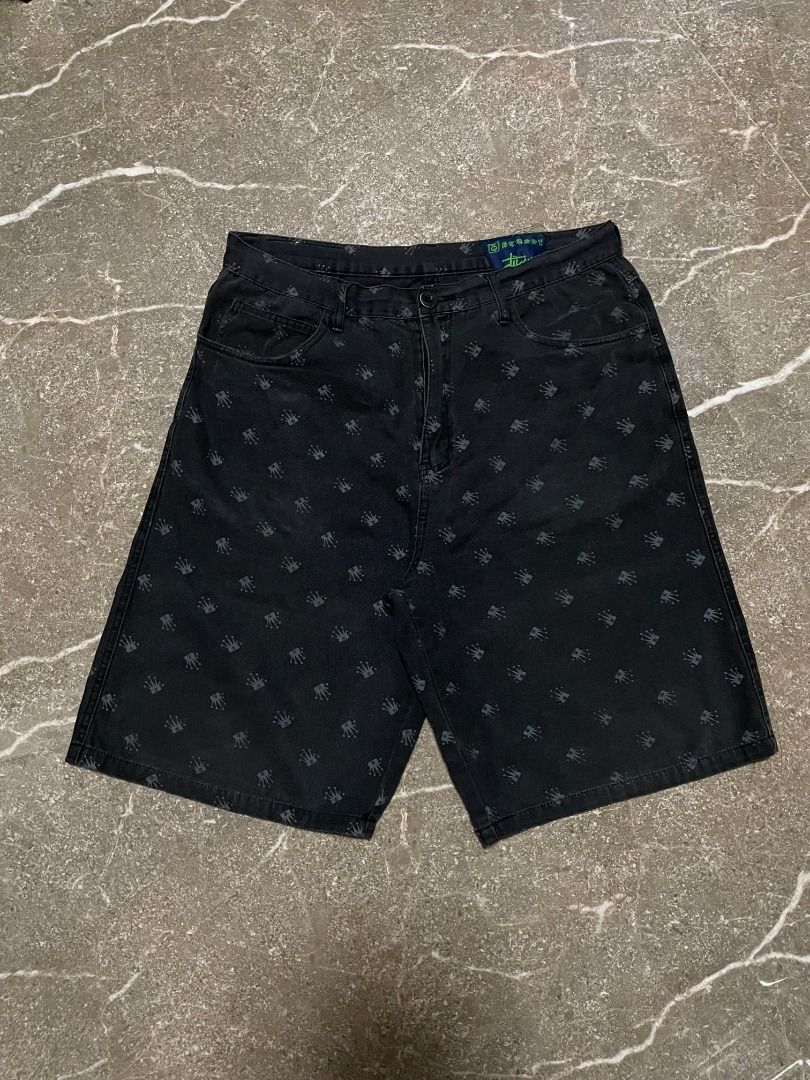 Vintage Stussy Monogram Crown Jorts (Category: Shorts) located in Lucena. Submitted by 0174.archive (Listing ID 1468424544, Image 1). Description: very good used condition 9.10 condition rating no flaws Actual Measurements (inches) Waist: 17/ 34 Inseam: 11 Length: 23 Front Rise:14 Thigh: 14.5 Leg opening: 12.5 Message before buying. Items are pre-loved / second hand used. Manage your expectations. Buy with confidence. No return no exchange. Addit