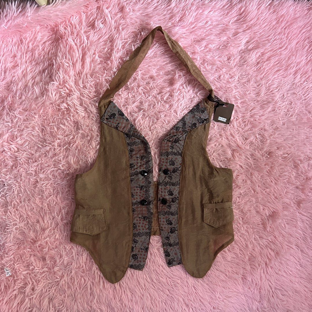 vintage style brown halter vest (Category: Others Tops) located in Liloan. Submitted by fairymary.ph (Listing ID 1468446136, Image 1). Description: READ BIO BEFORE BUYING✨ P200+sf best fit: Large may missing button pero di halata no brand pricetag comes with $1180.