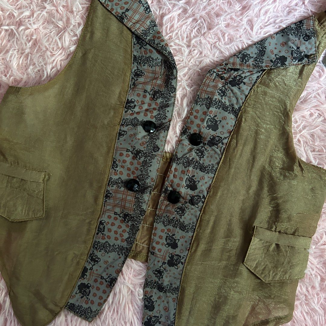 vintage style brown halter vest (Category: Others Tops) located in Liloan. Submitted by fairymary.ph (Listing ID 1468446136, Image 2). Description: READ BIO BEFORE BUYING✨ P200+sf best fit: Large may missing button pero di halata no brand pricetag comes with $1180.
