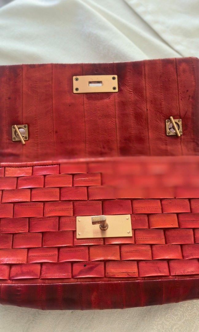 Vintage TIme leather orange chain Bag (Category: Shoulder Bags) located in Tuguegarao City. Submitted by zenphoenix-7ad615 (Listing ID 1468338342, Image 2). Description: Pretty in actual orange chain bag.