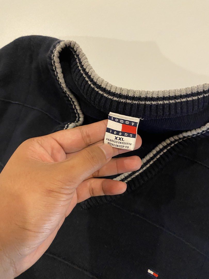 Vintage tommy jeans knitted vest (Category: Vests) located in Iloilo. Submitted by joren_ian (Listing ID 1468306446, Image 3). Description: Tommy jeans knitted vest Size:XXL fit to xl Dimes (Length×Width):28x25 ₱500 Condition:like new Issue:none.