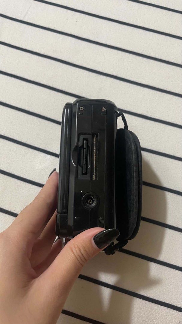 Vintage videocam (Category: Video Cameras) located in Manila. Submitted by ducletteristtt_ (Listing ID 1468353098, Image 1). Description: .