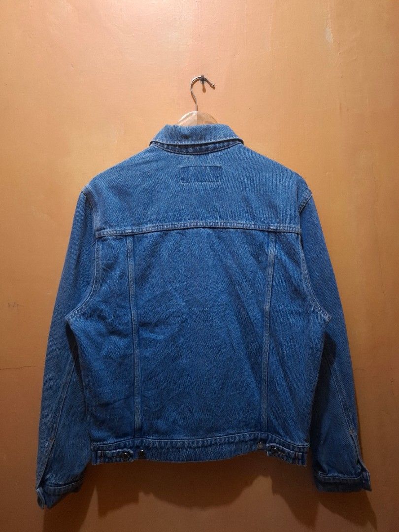 VINTAGE WRANGLER HERO TRUCKER JACKET - SMALL (Category: Coats, Jackets and Outerwear) located in Manila. Submitted by bonaobrag55538 (Listing ID 1468337458, Image 2). Description: DIMES: S (21*25) EXCELLENT CONDITION NO ISSUE.
