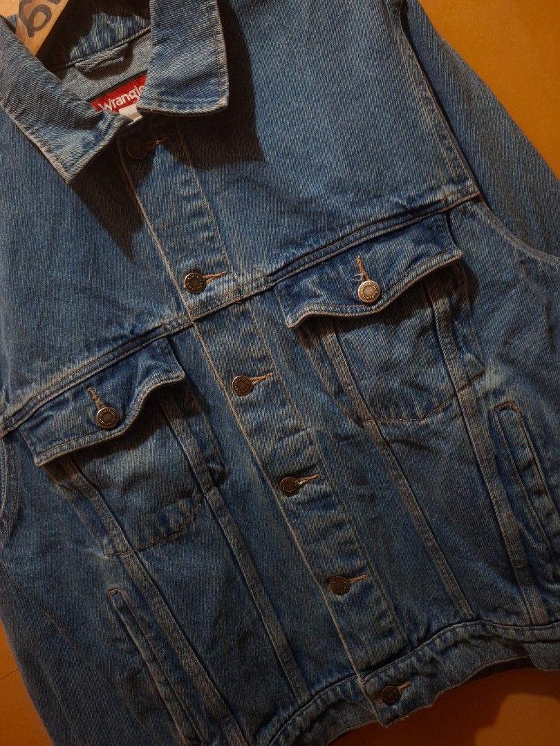VINTAGE WRANGLER HERO TRUCKER JACKET - SMALL (Category: Coats, Jackets and Outerwear) located in Manila. Submitted by bonaobrag55538 (Listing ID 1468337458, Image 3). Description: DIMES: S (21*25) EXCELLENT CONDITION NO ISSUE.