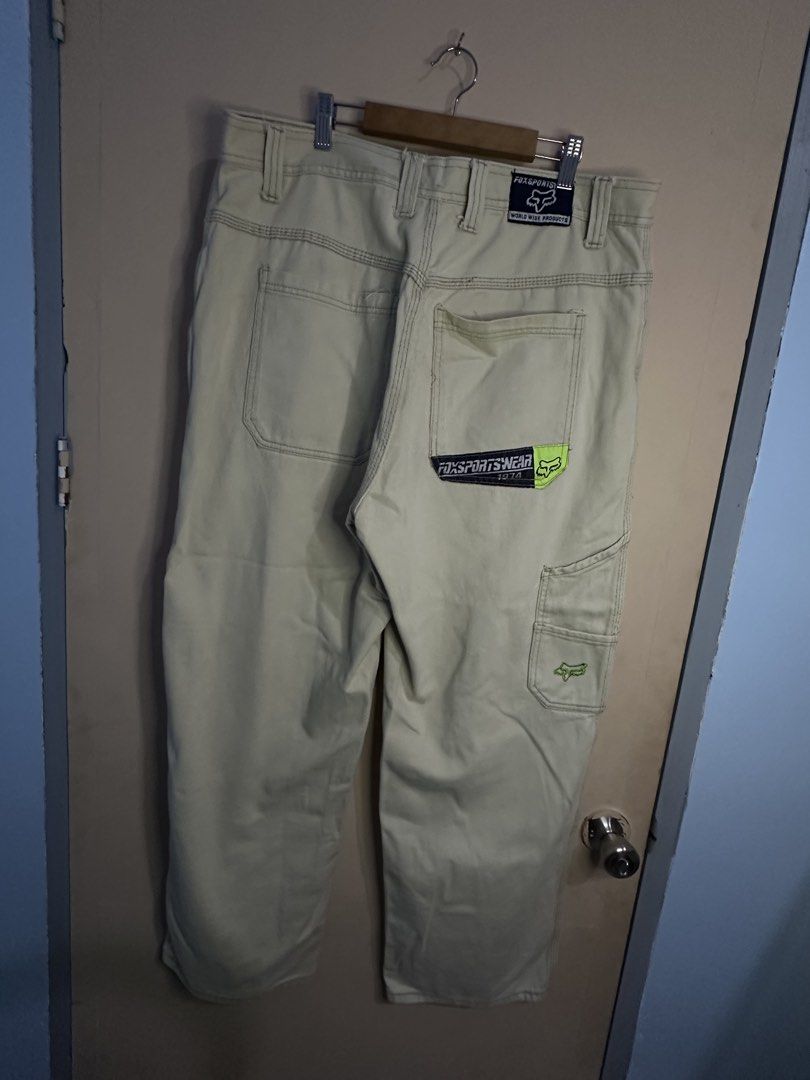 Vintage Y2K FOX CARP PANTS (Category: Jeans) located in Manila. Submitted by bendeictsthrift53 (Listing ID 1468345436, Image 2). Description: - VINTAGE y2k CARP PANTS - EXCELLENT CONDITION - NO BOTTON LANG ISSUE PWEDE LANG LAGYAN - SOLID SA PERSONAL - COLOR RATE 9.5/10 - W 36 to 38 L 42 Hem 10.