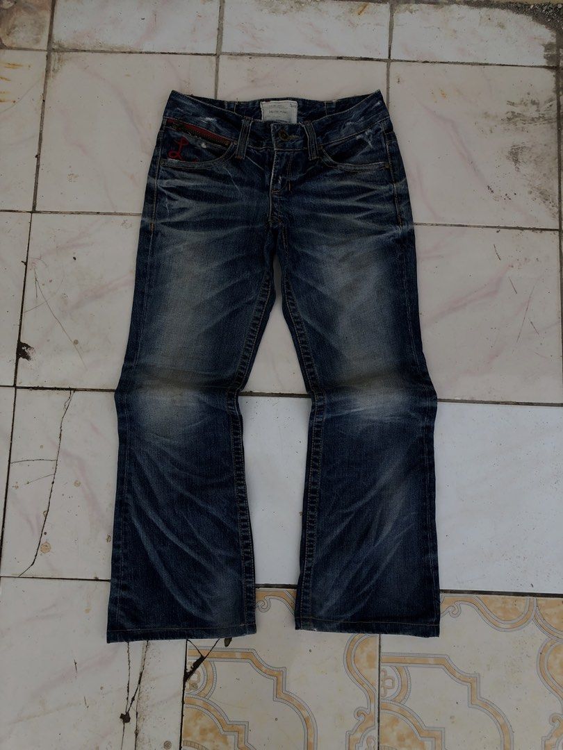 vintage y2k jeans (Category: Jeans) located in Davao. Submitted by angackean (Listing ID 1468368708, Image 3). Description: claim 899+sf (89 pesos)💸 VINTAGE Y2K LOLITA BOOTCUT DENIM JEANS EMBROIDERED👹👹 size 31-32 length 37.5 thigh 11.9 hem 9 •hard denim •excellent condition •no issue needwash only •good for psg •might keep if not sold •favorite color way.