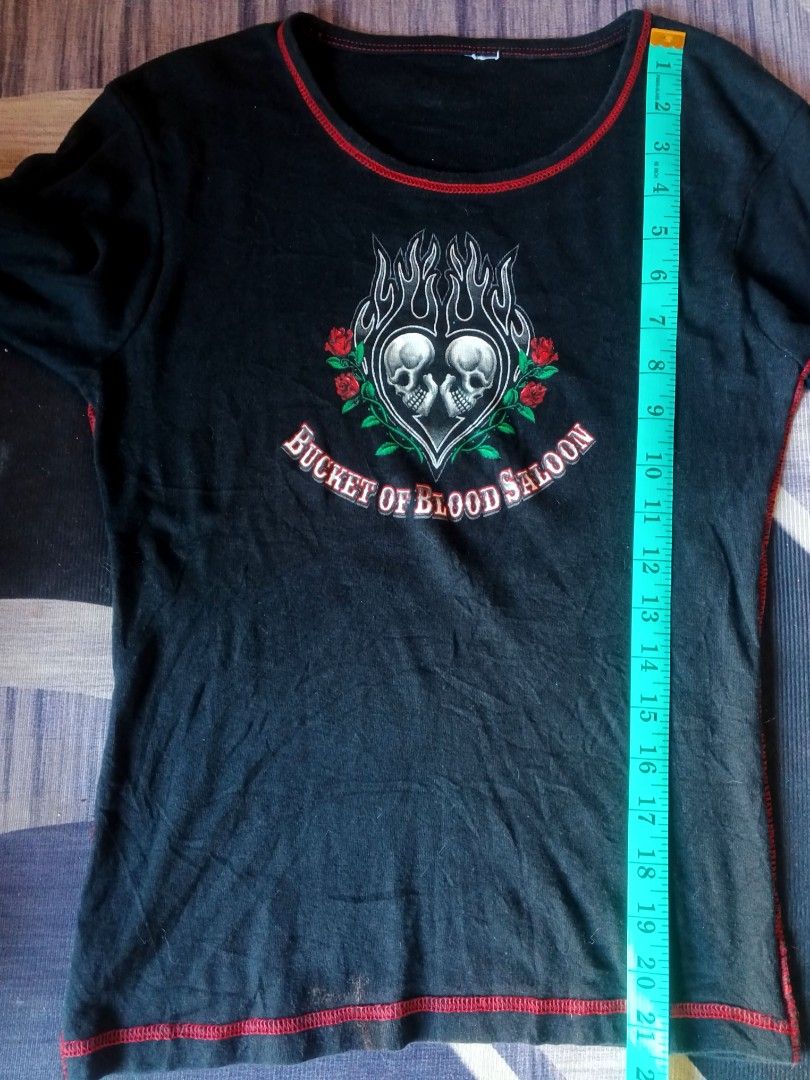 Vitriol Y2K (Category: Longsleeves) located in Manila. Submitted by icamalicdem29 (Listing ID 1468293213, Image 2). Description: Vitriol Keeli Off Shoulder T-Shirt, featuring an edgy flaming skull-heart graphic and contrast red exposed overlock stitching. The graphic pays homage to the historic Bucket of Blood Saloon located in Virginia City, Nevada.• Other graphic tops from Vitriol • Y2K grunge clothing with red contrast stitching • Vintage bike