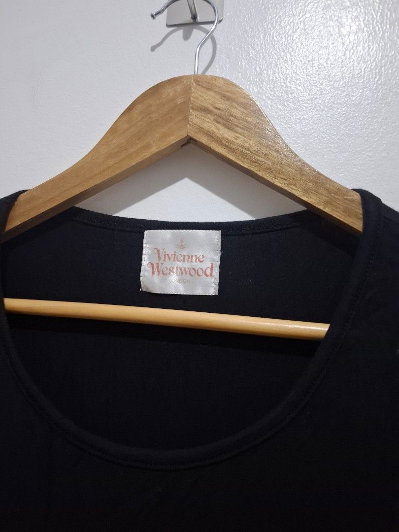Vivienne westwood (Category: Longsleeves) located in Tarlac. Submitted by christopher.24 (Listing ID 1468324784, Image 2). Description: excellent condition.