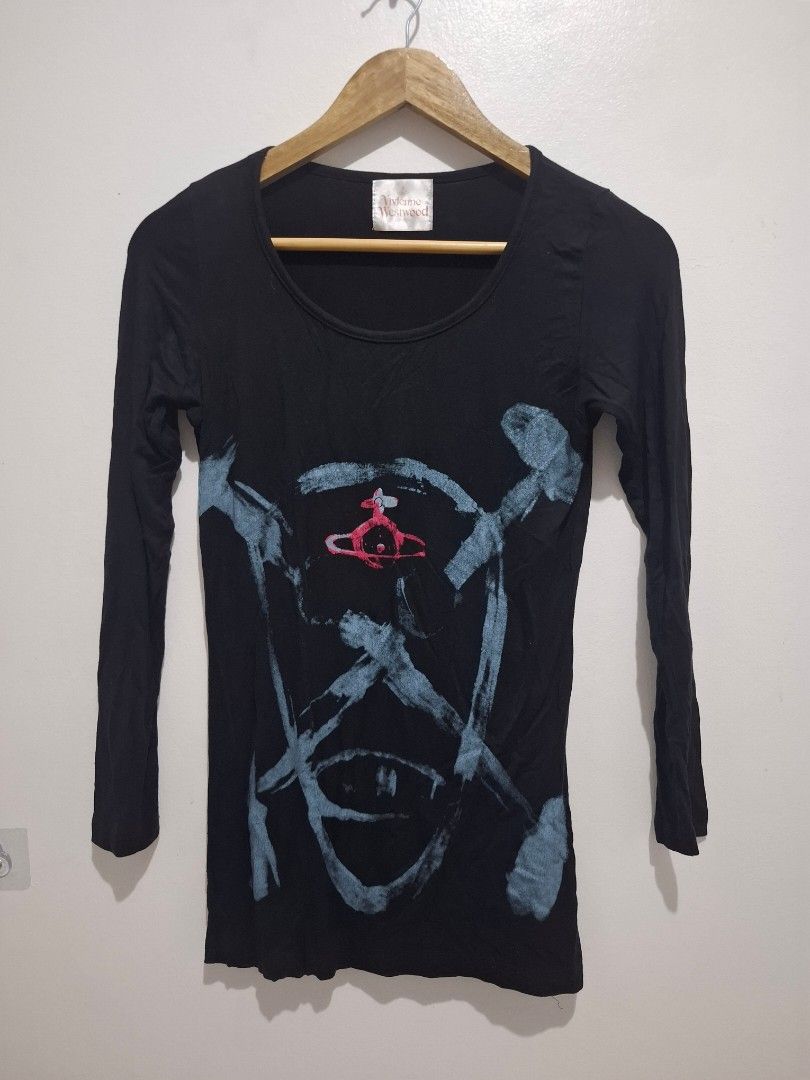 Vivienne westwood (Category: Longsleeves) located in Tarlac. Submitted by christopher.24 (Listing ID 1468324784, Image 1). Description: excellent condition.