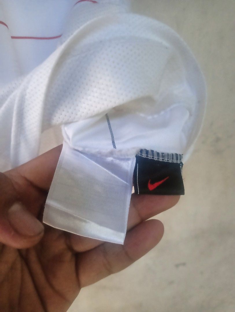 Vodafone jersey (Category: Activewear) located in Subic. Submitted by gentlecloud-8030a3 (Listing ID 1468359532, Image 3). Description: Vodafone jersey (SAHA) size XL in verygood condition 650+ship.