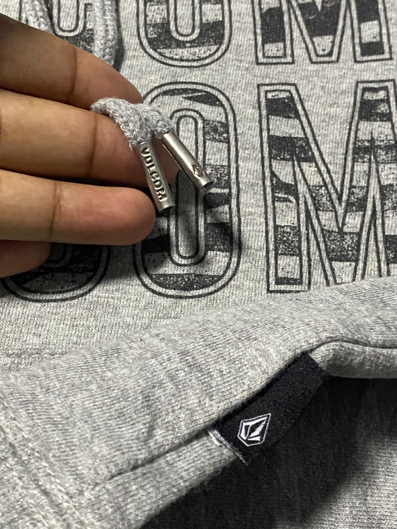 Volcom | skate hoodie (Category: Hoodies) located in Las Pinas. Submitted by all_details_posted (Listing ID 1468433056, Image 3). Description: no issue.