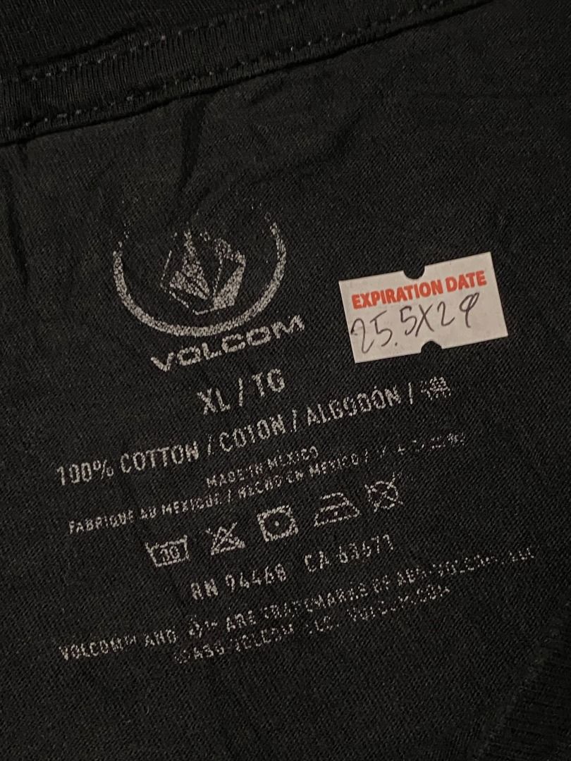 Volcom | skate shirt (Category: Tshirts & Polo Shirts ) located in Las Pinas. Submitted by all_details_posted (Listing ID 1468432412, Image 2). Description: cr 8/10, crackprints, lints.