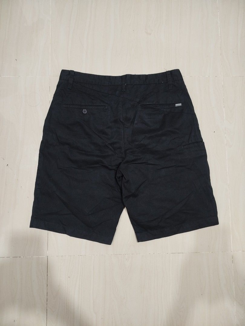 Volcom Black Chino Shorts Size 32 (Category: Shorts) located in Aroroy. Submitted by dr0p-a-dr1p (Listing ID 1468329544, Image 2). Description: Waist: 31 Length: 20 10/10 color rate - Brand: Volcom - Type: Men's Chino Shorts - Color: Black - Size: 32 (waist tag attached) - Material: Cotton and polyester blend - Closure: Button closure with zip fly - Features: Belt loops, dual back pockets (left with button, right with Volcom logo tag) - Condition